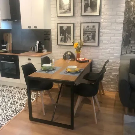 Grzybowska 6/10 Apartmán